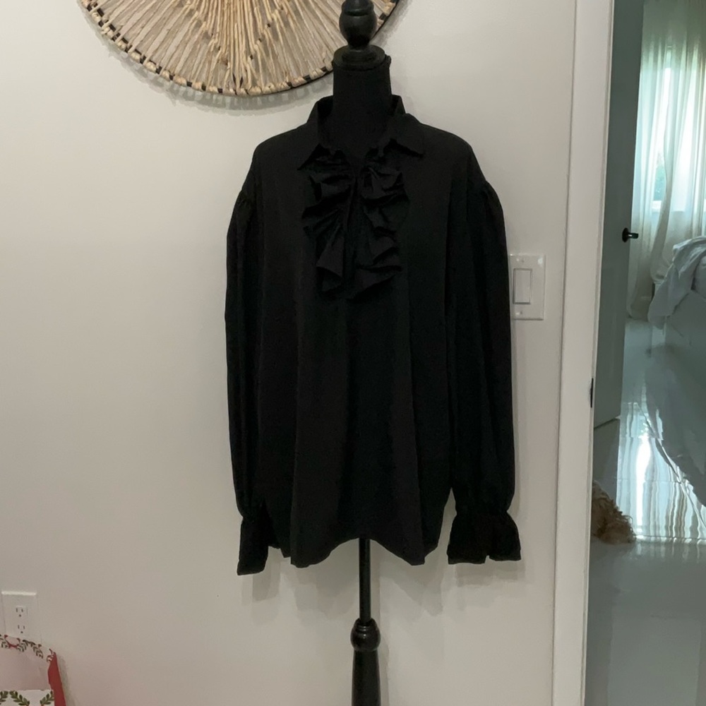 Chic Black Ruffled Blouse - Picture 4 of 6